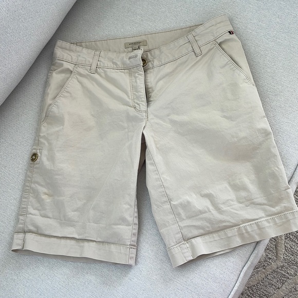 Low rise Burberry shorts - Picture 2 of 11